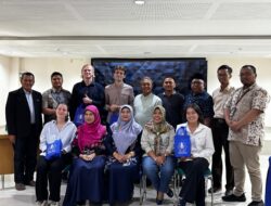 Tiga Mahasiswa Belanda Presentasi Hasil Penelitian di Unissula